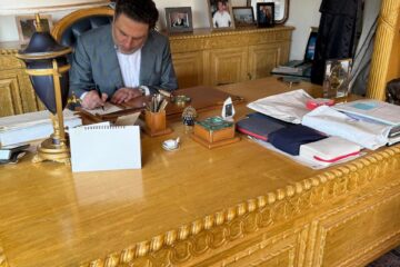 Carlos Emilio serio sucar escribiendo sus cinco polemicas en 2026
